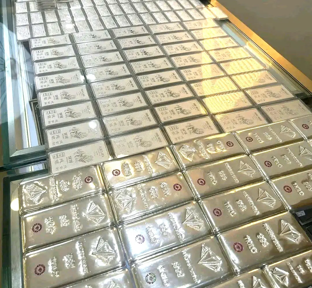 Giá bạc Ancarat ghi nhận mức tăng trưởng kỷ lục 14.5% chỉ trong 6 ngày, phản ánh cơn sốt khan hiếm bạc vật chất. Giá bạc Ancarat ghi nhận mức tăng trưởng kỷ lục 14.5% chỉ trong 6 ngày, phản ánh cơn sốt khan hiếm bạc vật chất.