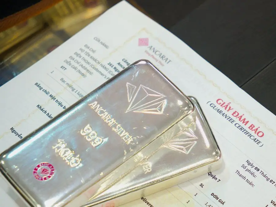 Giải đáp có tặng bạc cho người yêu